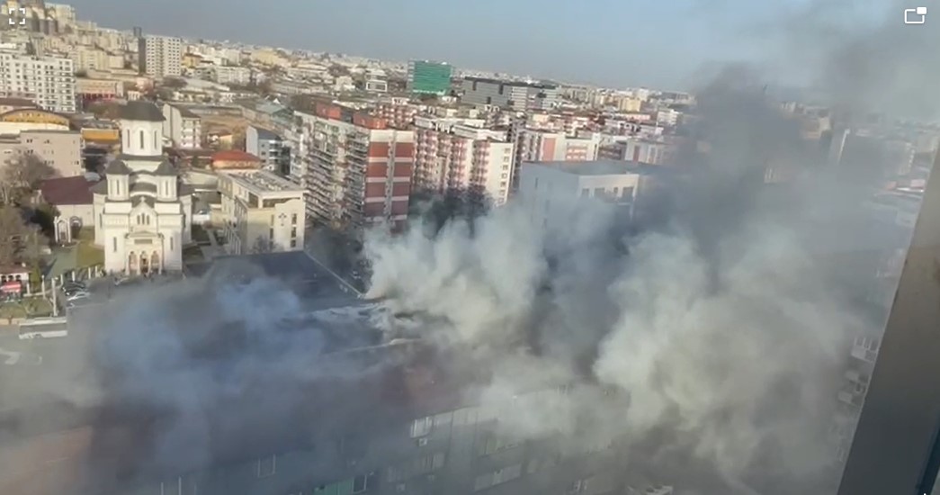 Incendiu masiv în Capitală. Clădirea magazinului Prosper a fost complet distrusă
