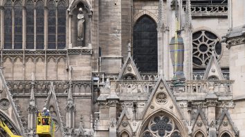 Un sarcofag antic a fost descoperit sub catedrala Notre Dame din Paris