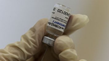 OMS amână evaluarea vaccinului rusesc Sputnik, împotriva coronavirusului, din cauza invaziei Ucrainei