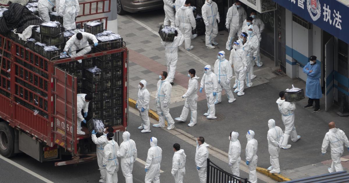 China încearcă să controleze noile focare de COVID