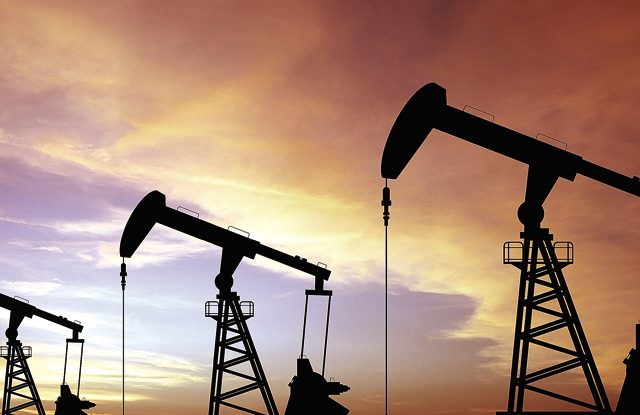 Războiul urcă preţul petrolului în zona maximelor din ultimele 3 săptămâni