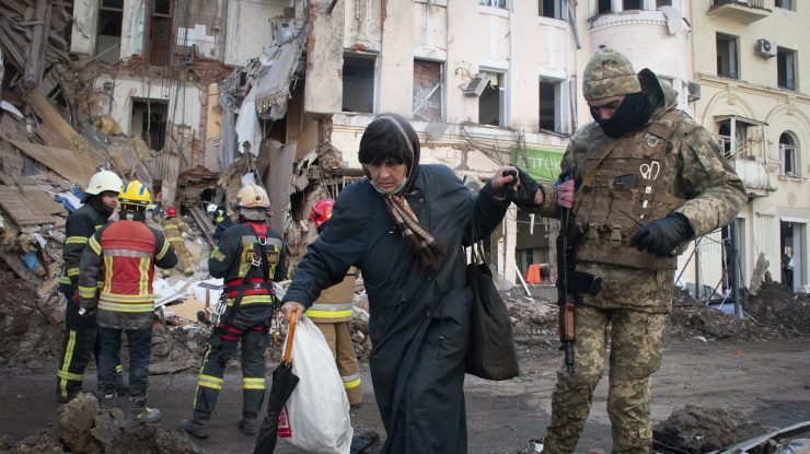 Ucrainienii nu vor avea coridoare umanitare duminică. Negocierile au eșuat