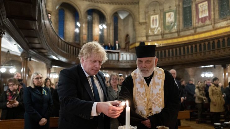 Boris Johnson și Prințul Charles au amintit de suferința „victimilor nevinovate” din Ucraina, în mesajele lor de Paște