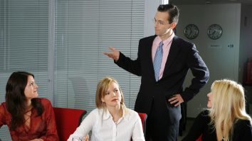 Cea mai mare universitate de business din Europa oferă burse în valoare de 200.000 de euro, pentru antreprenori și manageri