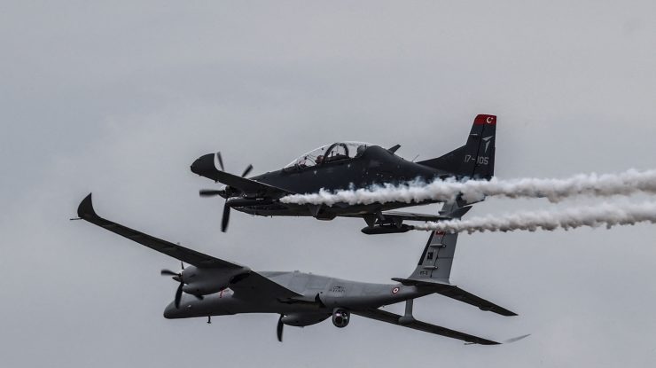 Mai multe nave și avioane chinezești au trecut vineri linia mediană în strâmtoarea Taiwan