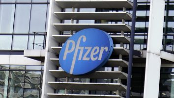 Pfizer este gata să lanseze vaccinuri împotriva virusului sincițial respirator pentru adulții în vârstă și femeile însărcinate