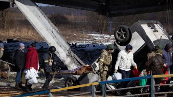 Ucraina va evacua miercuri femeile, copiii și bătrânii din Mariupol, în urma unui acord cu Rusia de stabilire a unui coridor umanitar