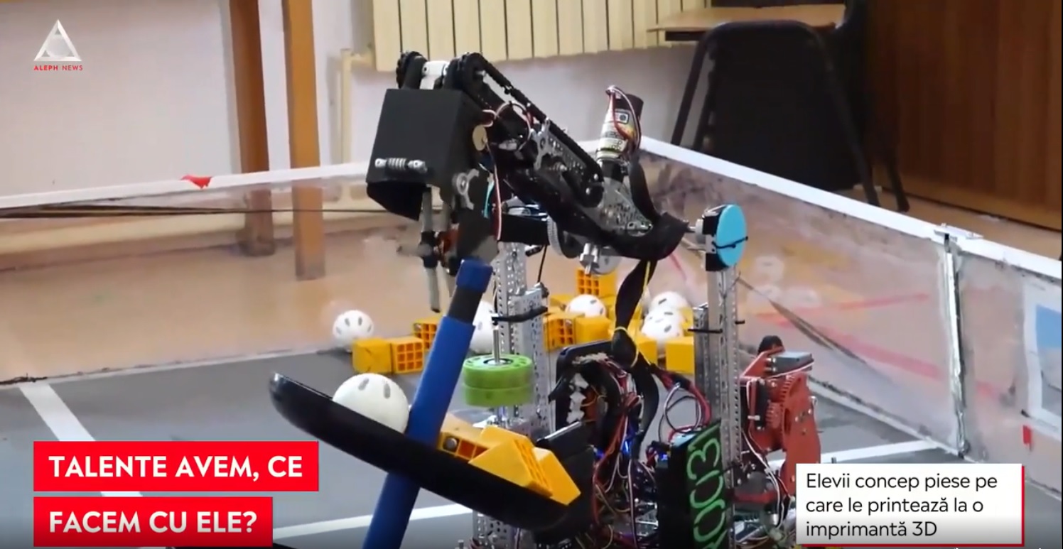 Elevii unui colegiu din Craiova construiesc roboți care și-ar putea găsi locul în viața reală