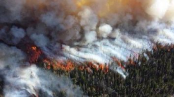 Vegetația din Siberia arde fără încetare. Unitățile militare rusești care combat incendiile luptă în războiul din Ucraina