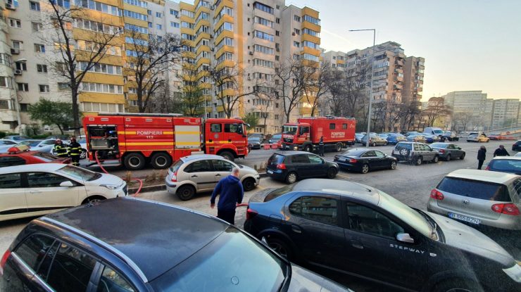 Un incendiu a izbucnit vineri dimineață la etajul 7 al unui bloc din București. Traficul în zonă este restricționat