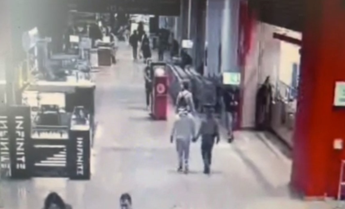 VIDEO. Jaf în stil timișorean. Un tânăr a furat un bancomat de criptomonede sub văzul tuturor