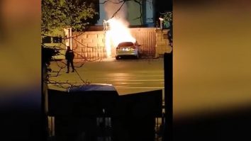 O mașină a intrat în gardul Ambasadei Rusiei. Șoferul a decedat