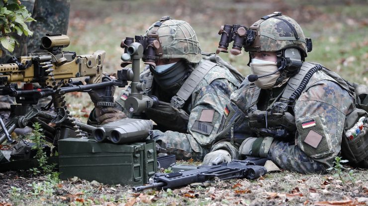 Japonia aprobă arme cu rază lungă de acțiune pentru a contracara amenințările tot mai mari din partea rivalilor