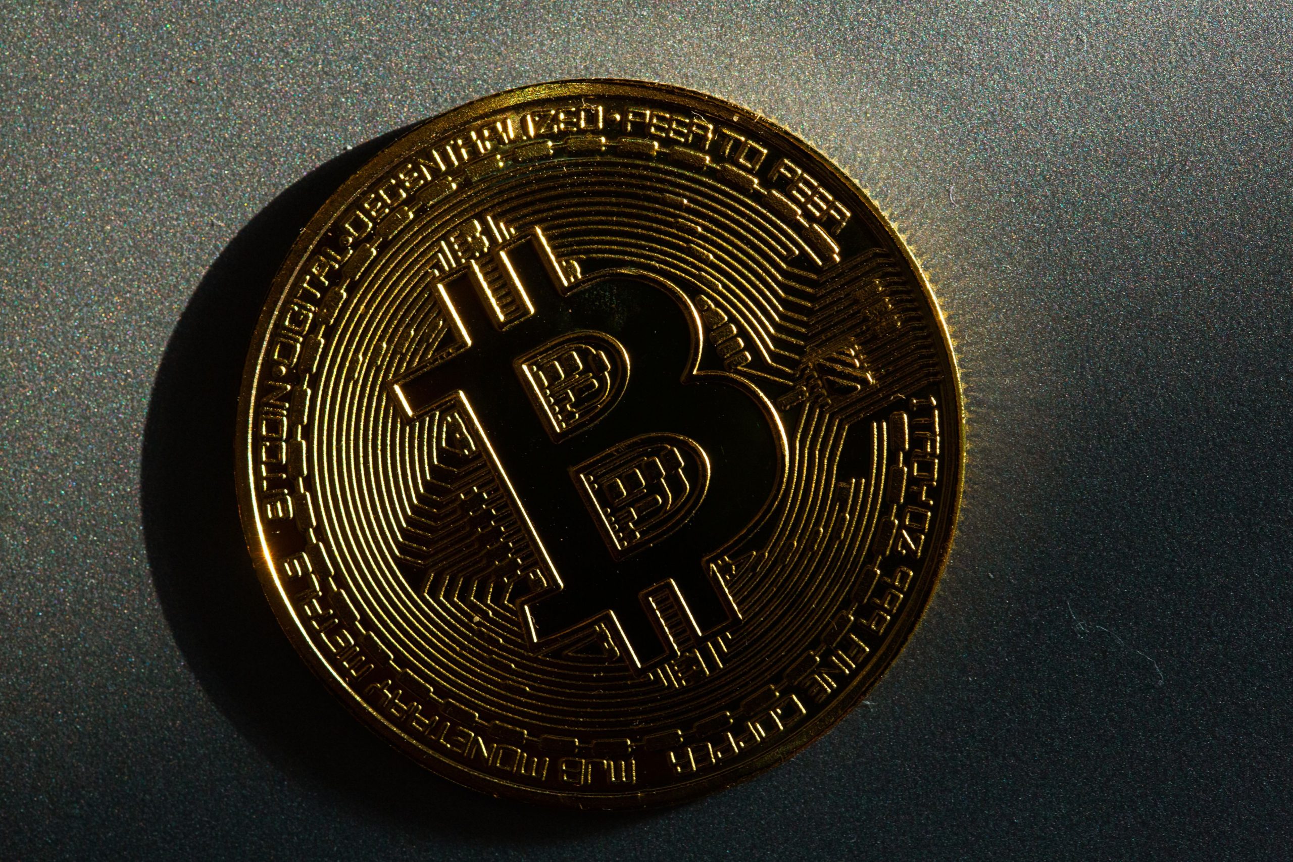 Bitcoin a început să se devalorizeze. A scăzut sub 40.000 de dolari