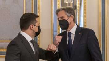 Şeful diplomaţiei americane şi șeful Pentagonului, în vizită la Kiev de Paștele ortodox. Washingtonul promite un ajutor militar de 700 de milioane de dolari
