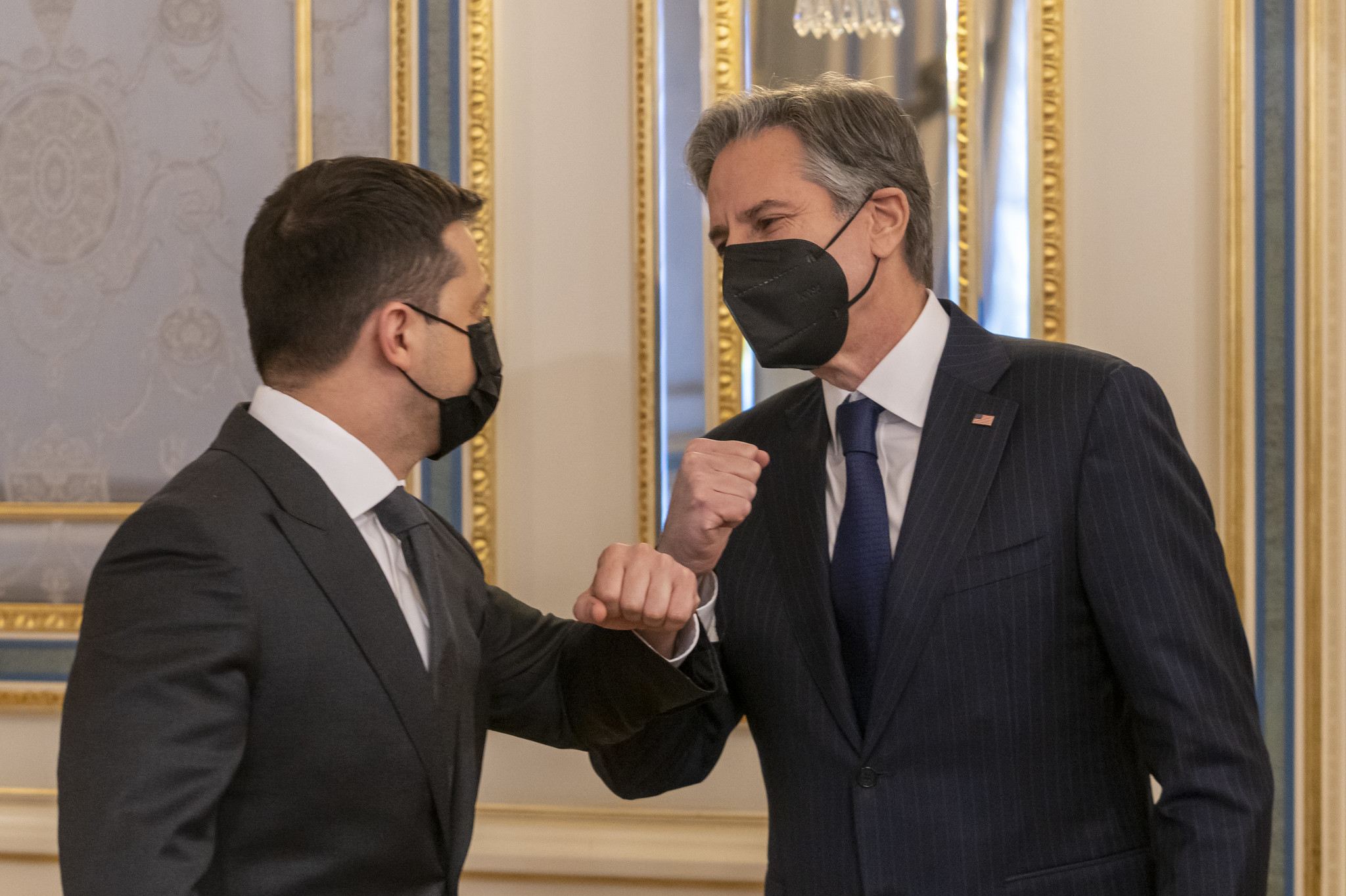 LIVE UPDATE. Șaizeci și șapte de zile de invazie. Zelenski a anunțat evacuarea civililor din Azovstal. SUA introduc o rezoluție care ar autoriza intervenția militară proprie, în Ucraina, în cazul în care Rusia ar apela la arme chimice sau nucleare