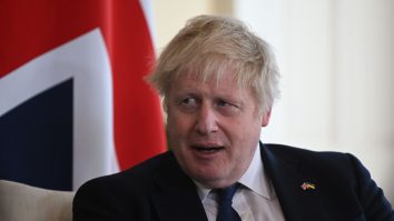 Criză politică majoră în Marea Britanie. Doi miniştri importanţi din guvernul lui Boris Johnson au demisionat