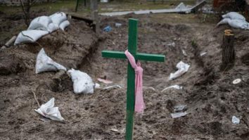 Fotograful care a intrat primul în Bucha: „Atât de mulţi morţi împreună nu am văzut niciodată”