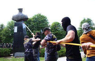 Bustul unui erou sovietic din cel de-al Doilea Război Mondial a fost demolat în Harkov