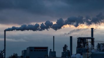 Oamenii de știință au realizat un dispozitiv care transformă umezeala din aer în combustibil de hidrogen