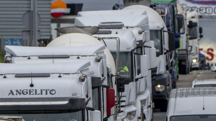 Patru ţări membre UE cer emisii zero pentru camioane, autobuze şi autocarele noi