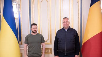 România sare în ajutorul Ucrainei. Aceasta analizează cererea pentru livrarea de armament