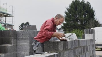 Cel mai mare număr de locuințe din istorie, în construcție în Capitală