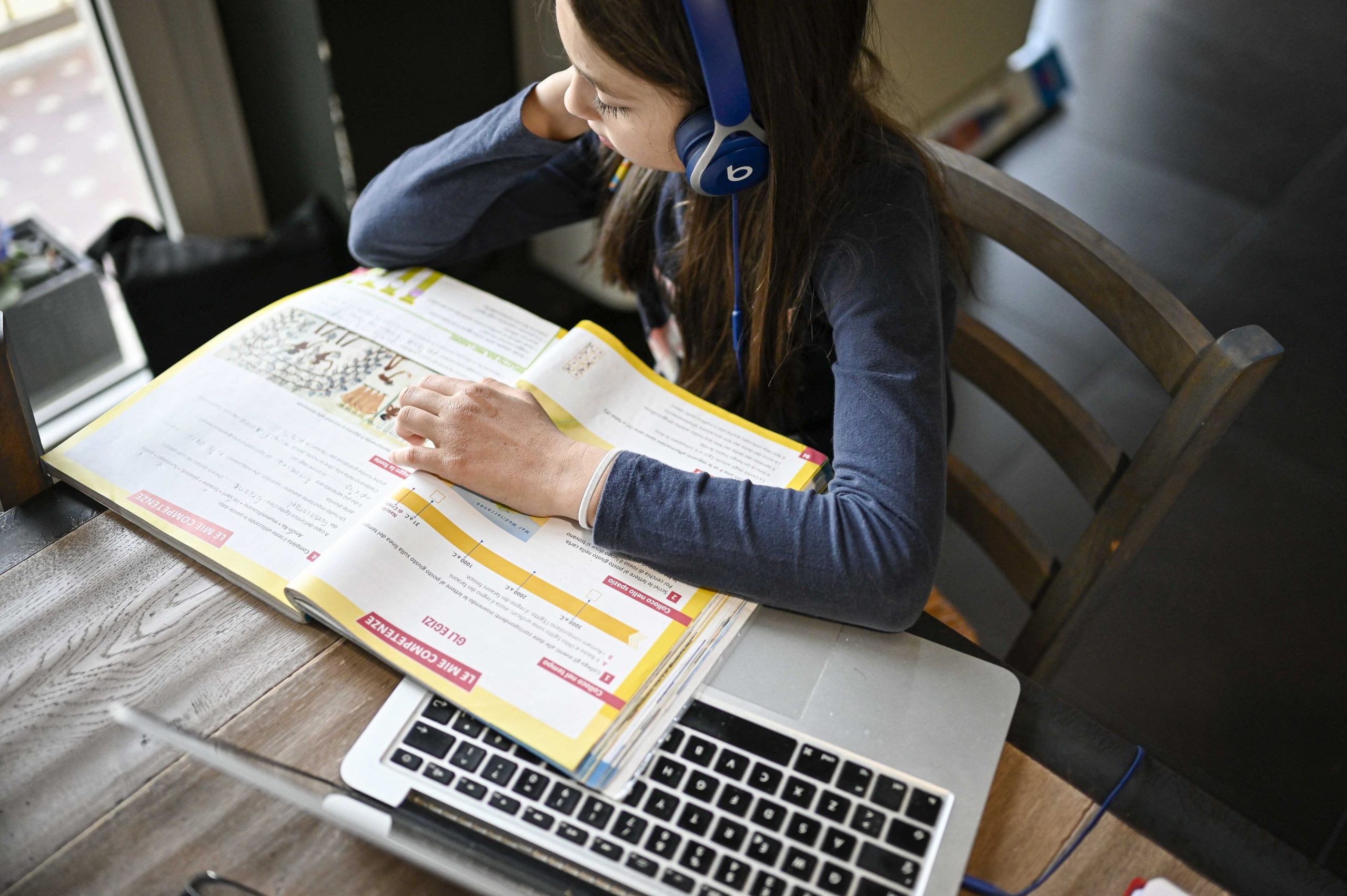 STUDIU. Mediul familial are același impact asupra educației copiilor ca în urmă cu 100 de ani