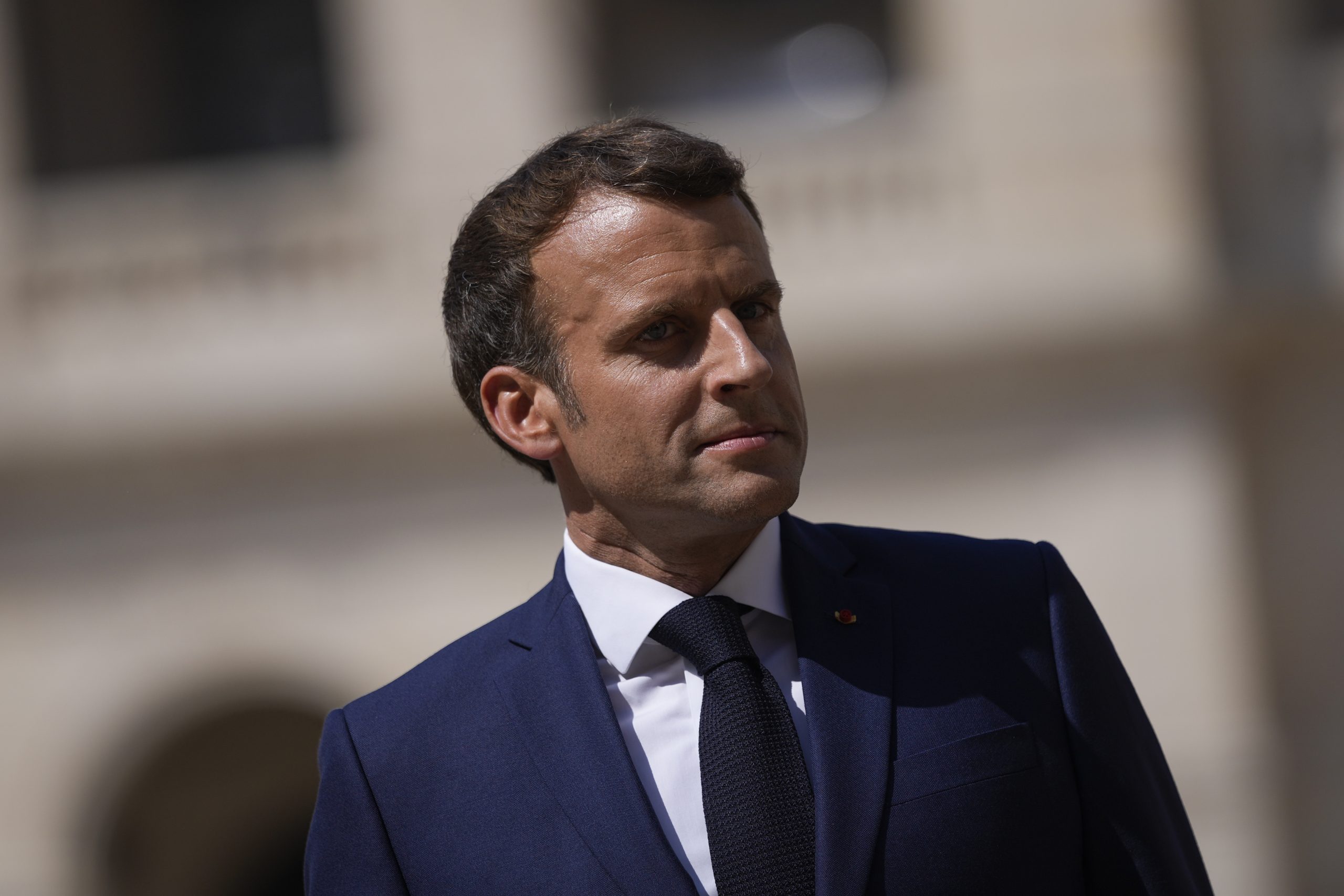 Alegeri Franţa: Macron şi Le Pen față în față într-o dezbatere crucială