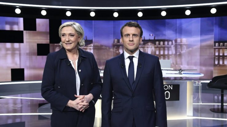 A început dezbaterea dintre cei doi candidaţi la preşedinţia Franţei. Marine Le Pen susține că a văzut poporul suferind în ultimii cinci ani