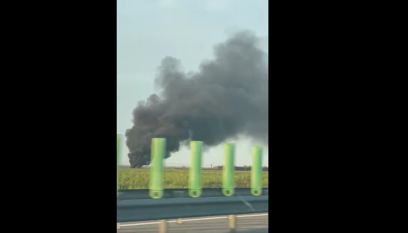 Fostul comisar al Gărzii de Mediu: Un centru de dezmembrări auto „ilegale”, din județul Călărași, arde