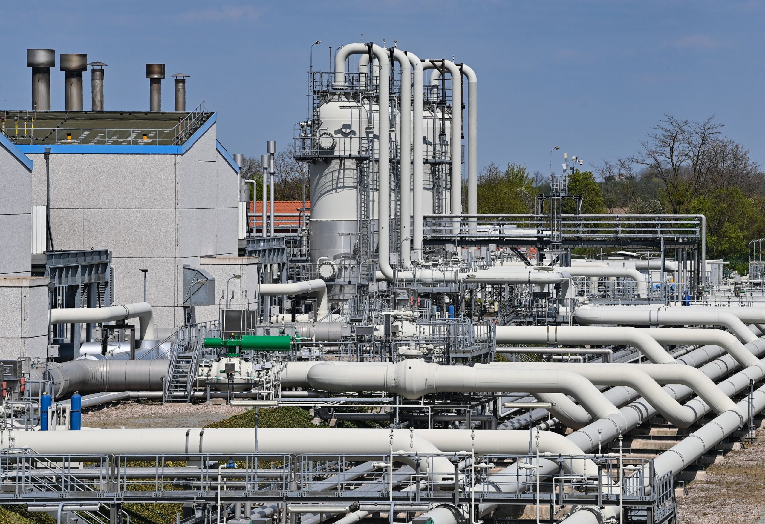 Rusia taie gazul și schimbă regulile jocului. Europa caută soluții salvatoare