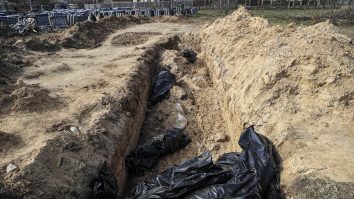 O groapă comună în care au fost aruncați ucrainenii, găsită în Buzova