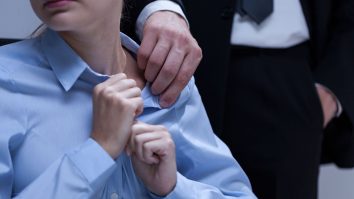 În parlamentul britanic există reguli clare. „Țineți-vă mâinile în buzunare” este una dintre ele