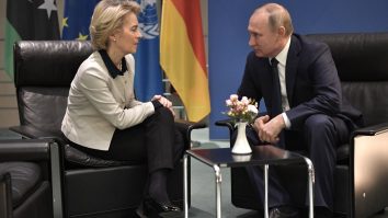 Ursula von der Leyen alături de Vladimir Putin