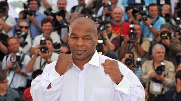 Mike Tyson a lovit un pasager din avion după ce acesta a aruncat cu o sticlă cu apă spre el