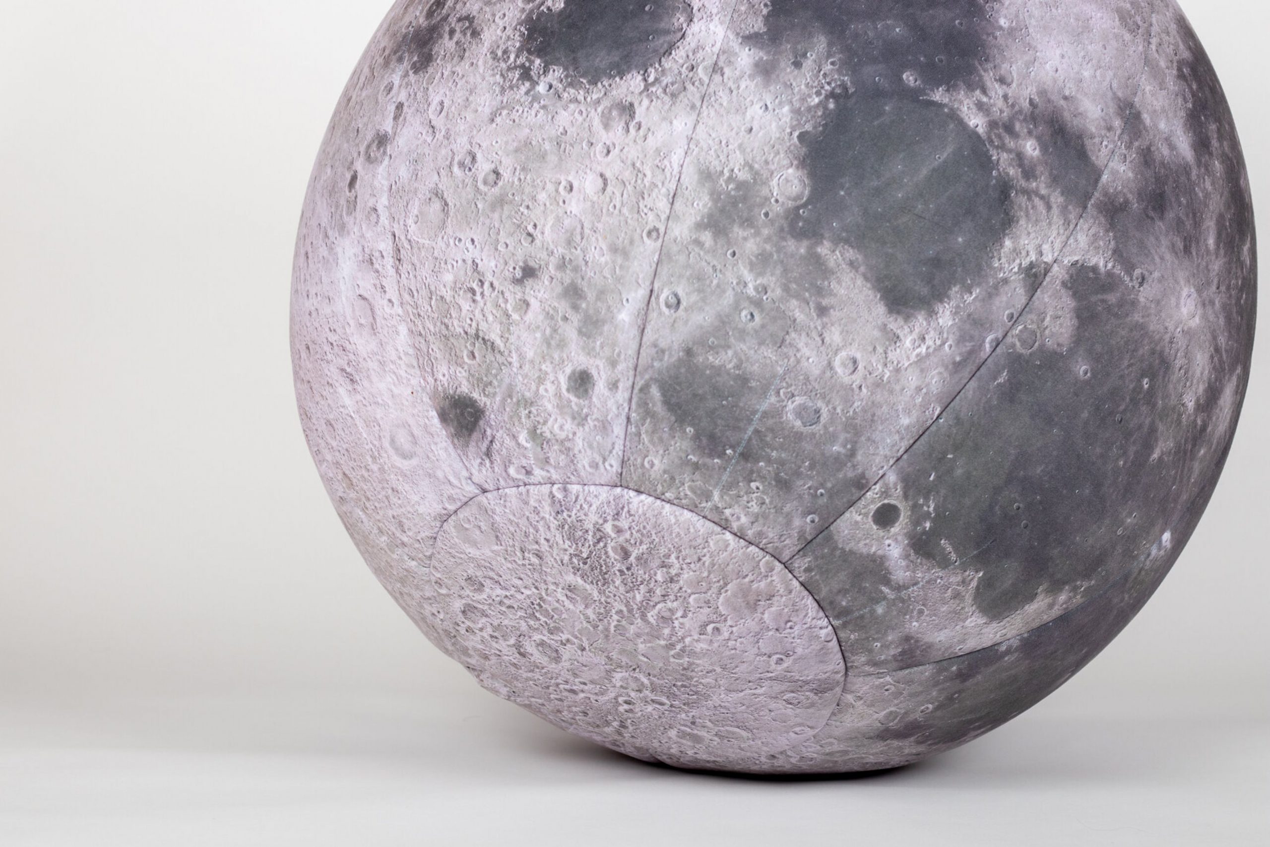 Cercetătorii susțin o posibilă existență a vieții pe Europa, luna de gheaţă a lui Jupiter