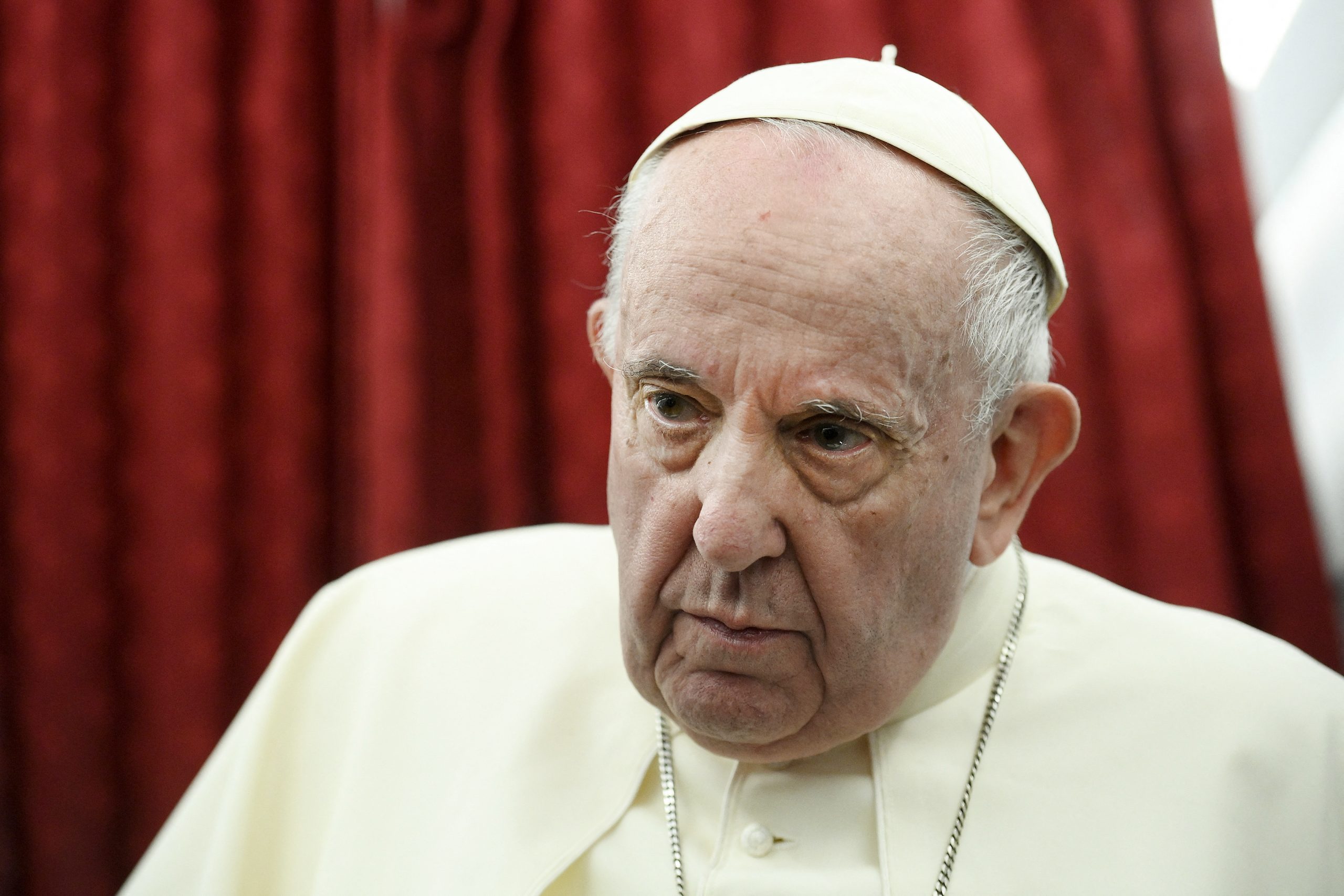 Papa Francisc dorește pacea Ucrainei, sfâşiată de război