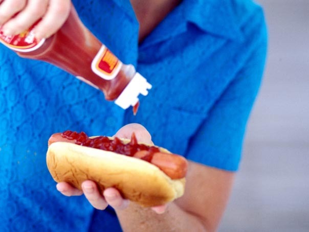 STUDIU. Fiecare hot dog consumat îți scurtează viața cu 36 de minute