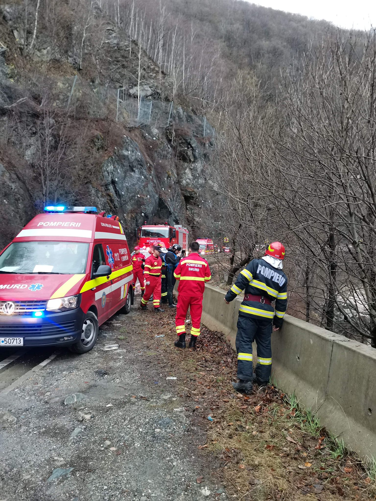 3 bărci s-au răsturnat în râul Jiu. O persoană a decedat
