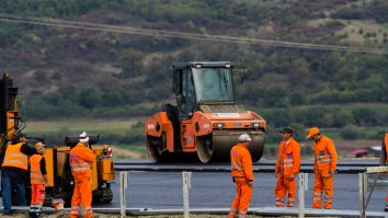 Autostrăzi noi și drumuri bune, deocamdată, doar promisiuni