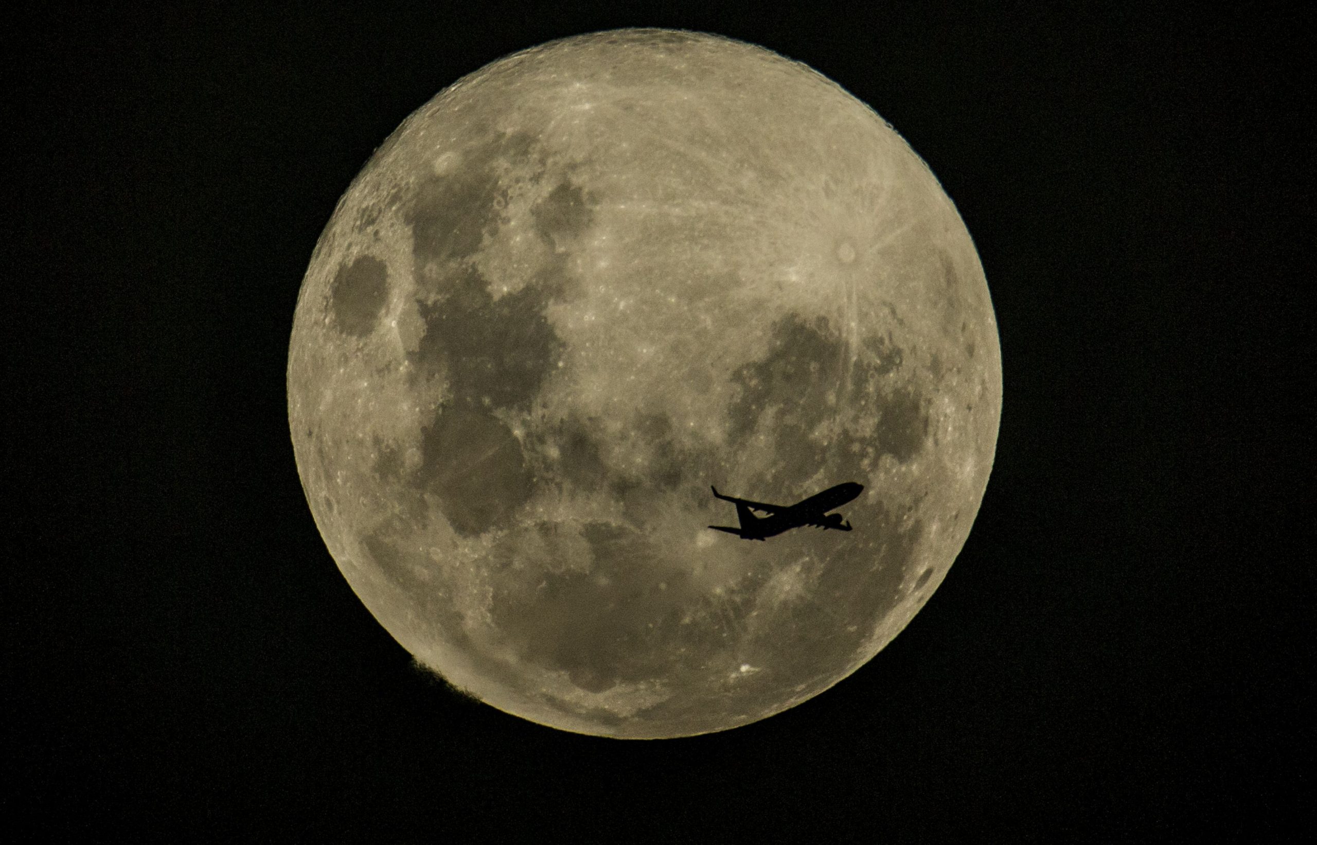 NASA vinde particulele de praf colectate de Neil Armstrong de pe Lună