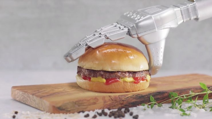 Un restaurant croat oferă preparate gătite de un robot bucătar