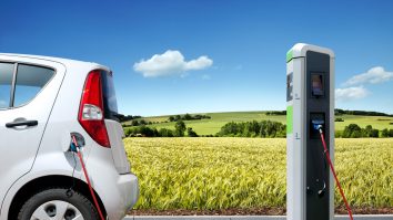 Un profesor la Universitatea Cambridge a strâns 50 de milioane de lire sterline pentru baterii de mașini electrice cu încârcare rapidă