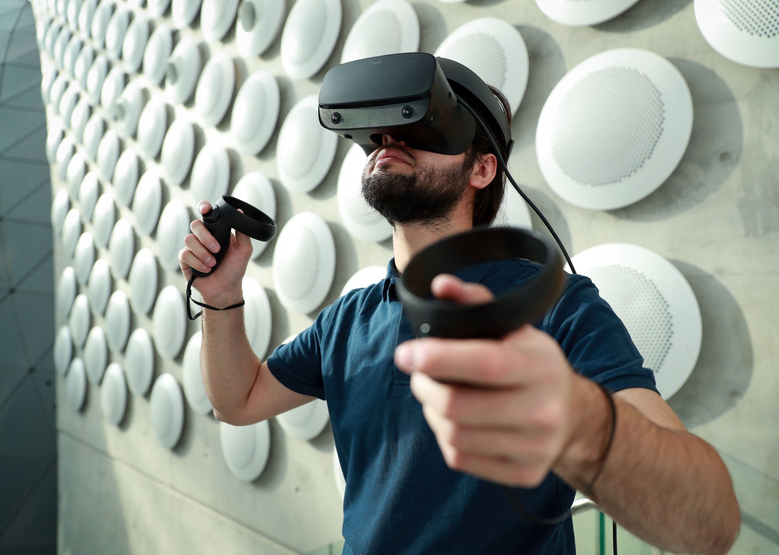 Orele s-ar putea ține în Metaverse. Școala din mediul online trece la un alt nivel