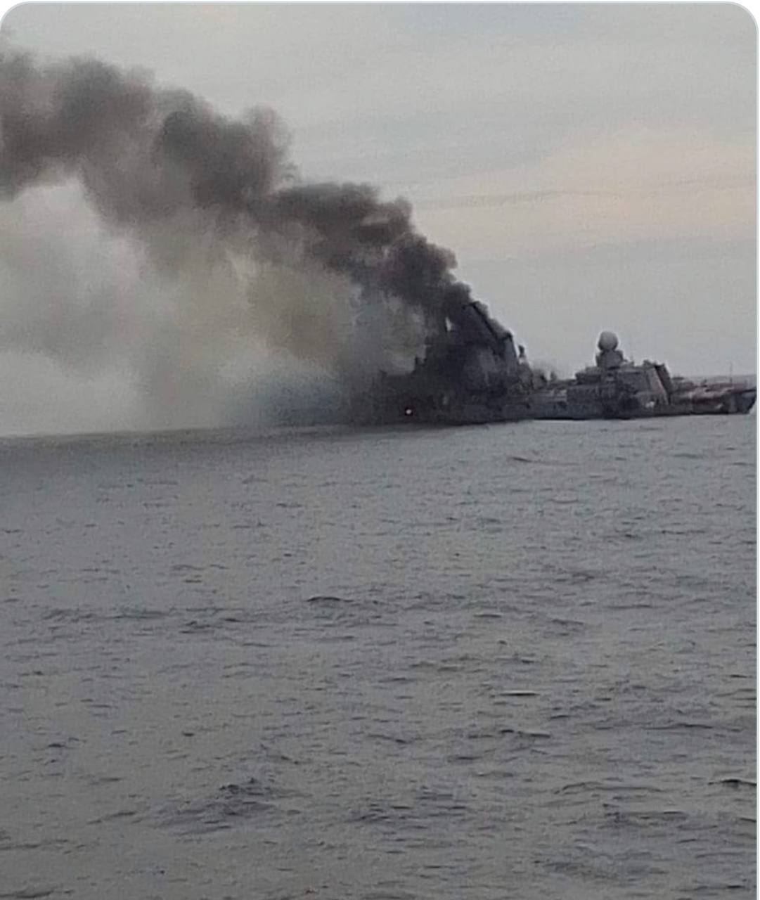 Primele imagini cu „Moskva” aruncată în aer de rachetele ucraniene