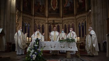 Armata rusă a furat un potir comemorativ, folosit la Sfânta Liturghie