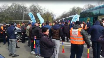 Protest al angajaţilor din industria metalurgică în faţa Ministerului Energiei