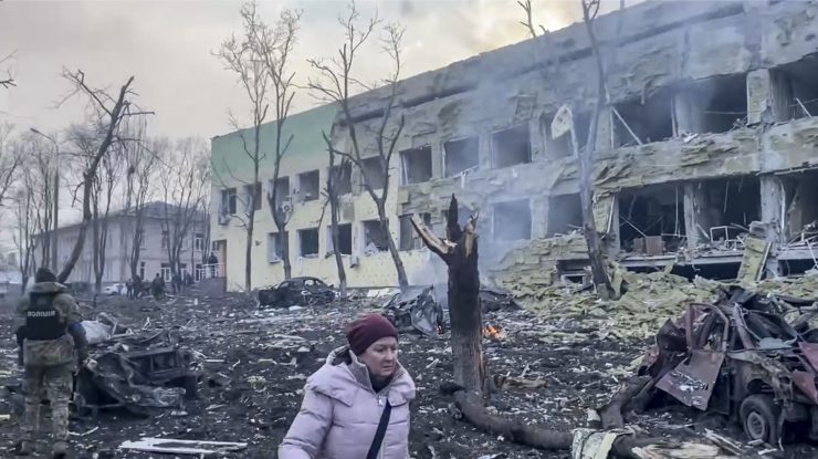 Cel mai bogat om din Ucraina promite că va contribui la reconstruirea orașului Mariupol