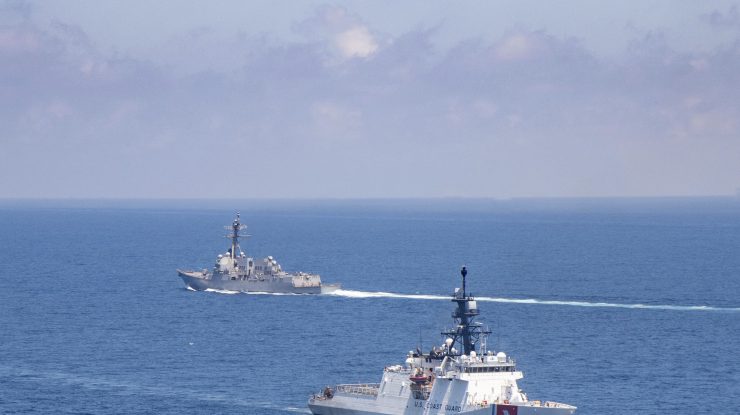China condamnă SUA după ce o navă de război americană a tranzitat prin strâmtoarea Taiwan